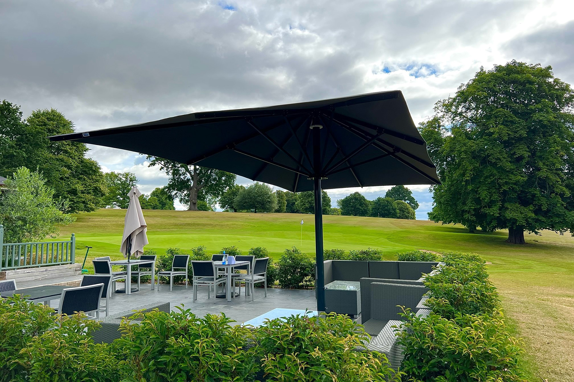 Tempest Grand Commercial Parasols East Herts Golf SHADEmakers UK~2