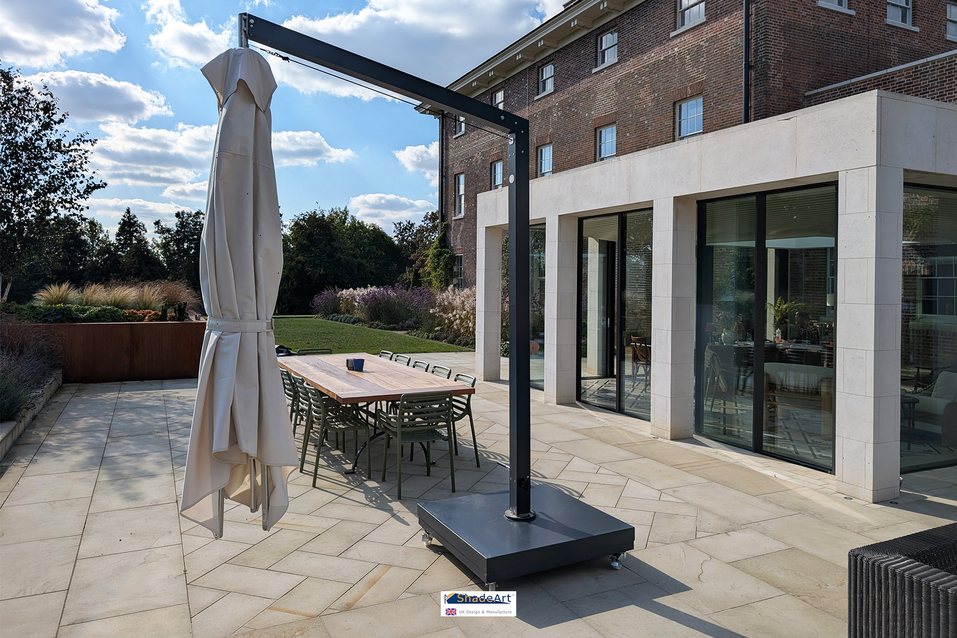 Alterra S Closed 3x4 on pedestal base